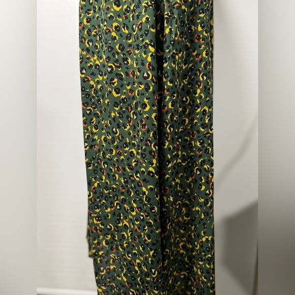 Nanette Lepore
Leopard Print Sleeveless Smock Neck Dress Sz 6 - Picture 6 of 16